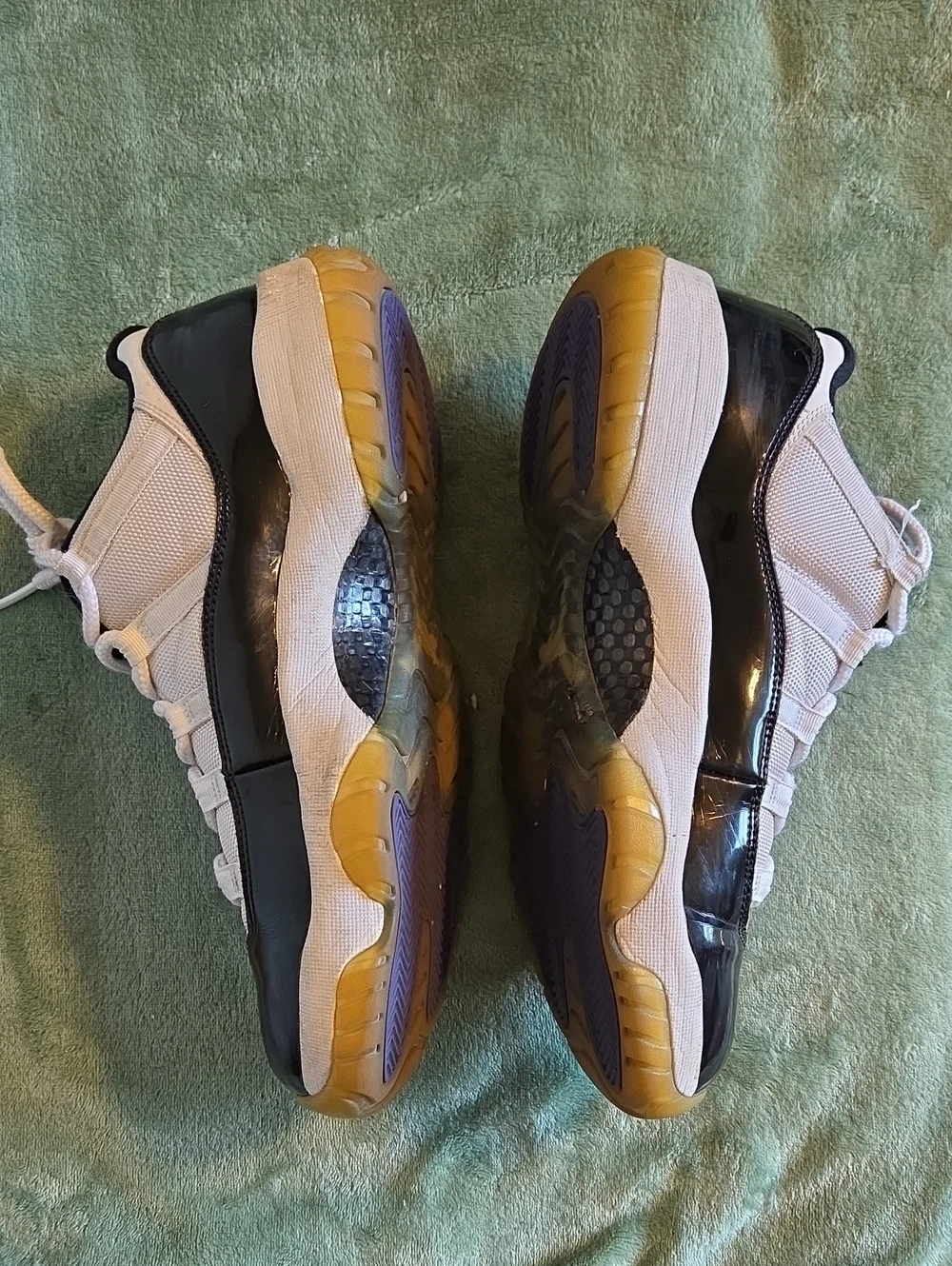 NIKE Air Jordan 11 Retro Low 